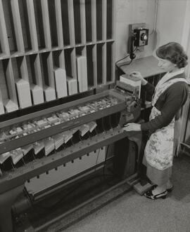 Genève, avenue de la Jonction : machine Hollerith à l'usine Gardy