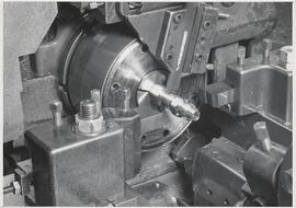 Genève, avenue de la Jonction : décolletage à l'usine Gardy