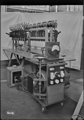 Genève, avenue de la Jonction : machine de l'usine Gardy