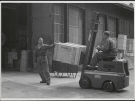 Genève, avenue de la Jonction : transport de matériaux à l'usine Gardy