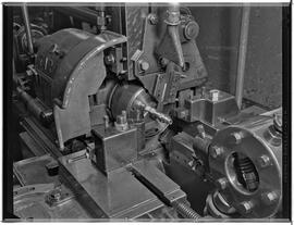 Genève, avenue de la Jonction : décolletage à l'usine Gardy