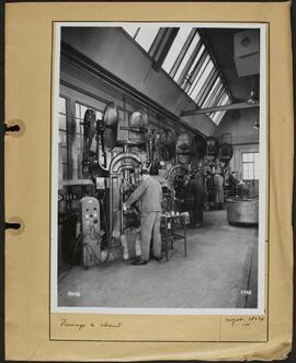 Genève, avenue de la Jonction : pressage à chaud à l'usine Gardy