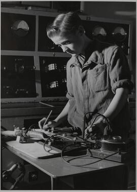 Genève, avenue de la Jonction : laboratoire électrique de l'usine Gardy