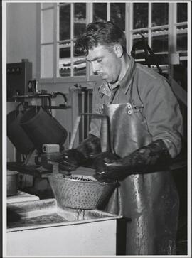 Genève, avenue de la Jonction : atelier de galvanoplastie de l'usine Gardy