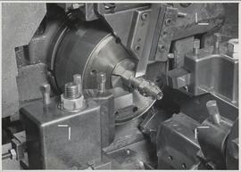 Genève, avenue de la Jonction : décolletage à l'usine Gardy