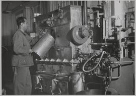 Genève, avenue de la Jonction : atelier de l'usine Gardy