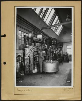 Genève, avenue de la Jonction : pressage à chaud à l'usine Gardy