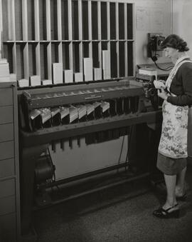 Genève, avenue de la Jonction : machine Hollerith à l'usine Gardy