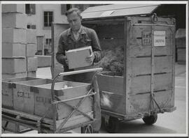 Genève, avenue de la Jonction : transport de matériaux à l'usine Gardy
