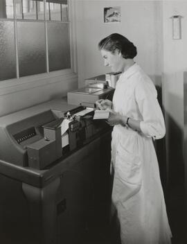 Genève, avenue de la Jonction : machine Hollerith à l'usine Gardy